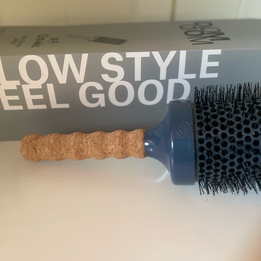 Dom Dom #9 Ceramic Hair Brush, Large 2.55 Barrel, NIB - Picture 3 of 5